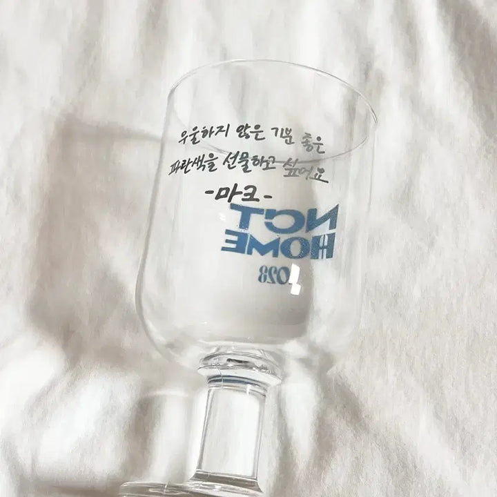 [BUNJANG] NCT Mark Home Exhibition Goblet Glass Cup / 마크 새상품 nct home 엔시티홈 전시회 고블렛 컵 본품양도 유리컵잔