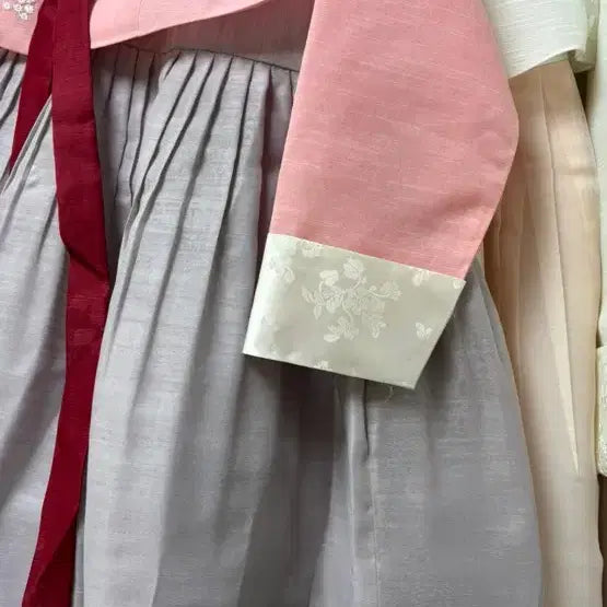 [BUNJANG] Pink Floral Embroidered Hanbok Set / 분홍색 꽃 자수 여자 한복 세트