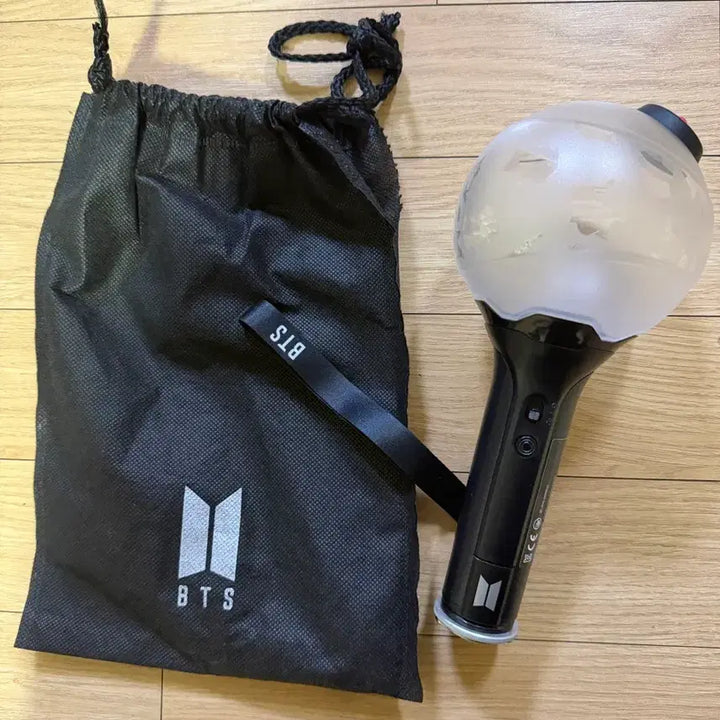 [BUNJANG] BTS Army Bomb Ver. 3 Lightstick / BTS 아미밤 응원봉 Ver.3 (응원봉과 파우치,스트랩만 있음, 포카