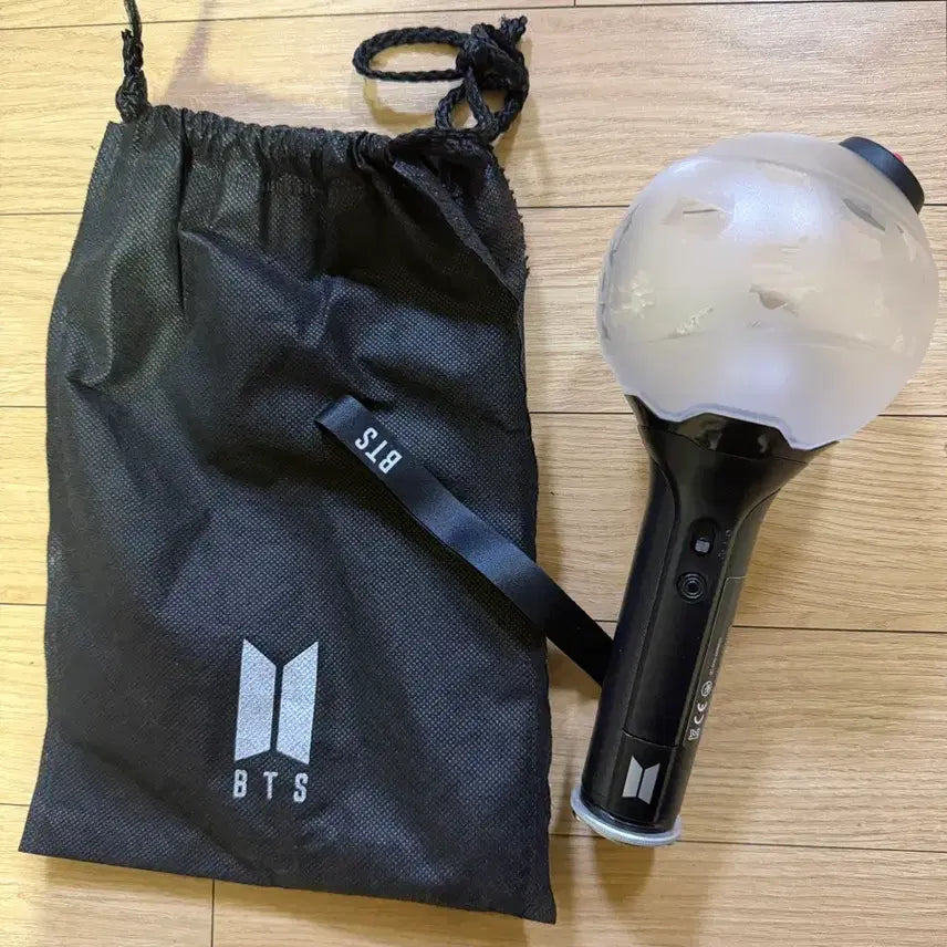 [BUNJANG] BTS Army Bomb Ver. 3 Lightstick / BTS 아미밤 응원봉 Ver.3 (응원봉과 파우치,스트랩만 있음, 포카
