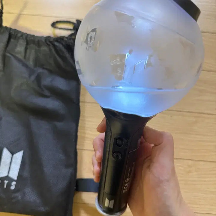 [BUNJANG] BTS Army Bomb Ver. 3 Lightstick / BTS 아미밤 응원봉 Ver.3 (응원봉과 파우치,스트랩만 있음, 포카
