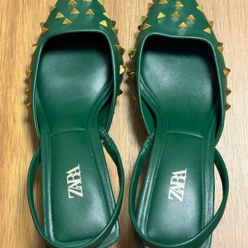 [BUNJANG] ZARA Studded Heel Slingback Sandals Green Enamel / 자라 ZARA 스터드 힐 샌들 그린 에나멜 슬링백 징 샌들 여름 구두