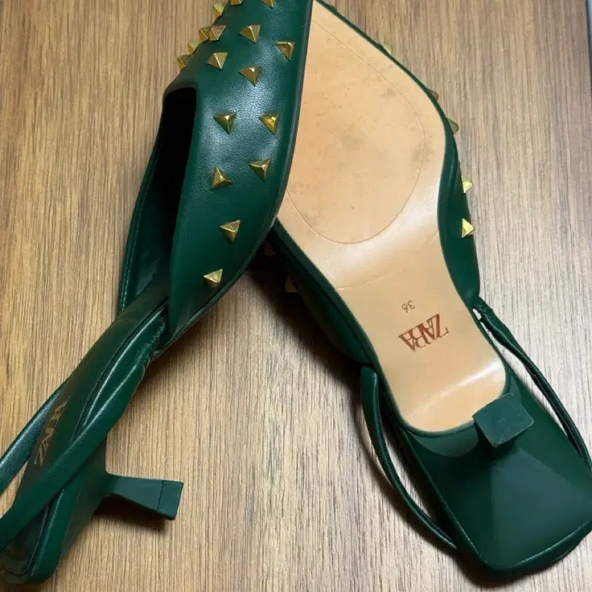 [BUNJANG] ZARA Studded Heel Slingback Sandals Green Enamel / 자라 ZARA 스터드 힐 샌들 그린 에나멜 슬링백 징 샌들 여름 구두
