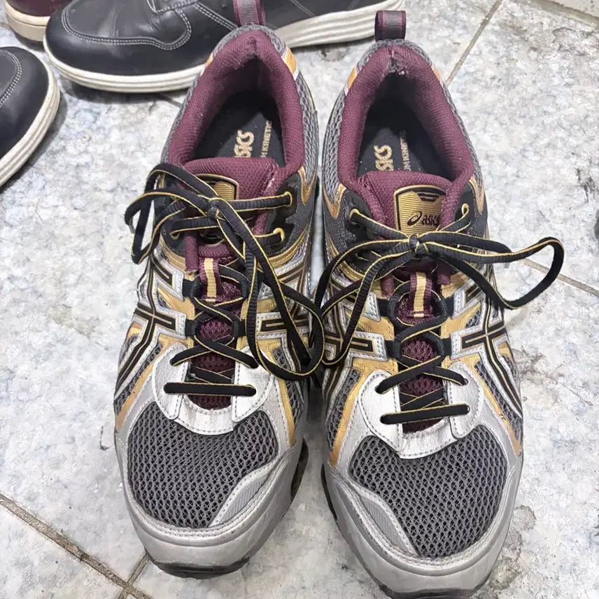[BUNJANG] Asics Gel Quantum Kinetic Carbon Pure Gold Sneakers / 아식스 젤퀀텀 키네틱 카본 퓨어 골드 285