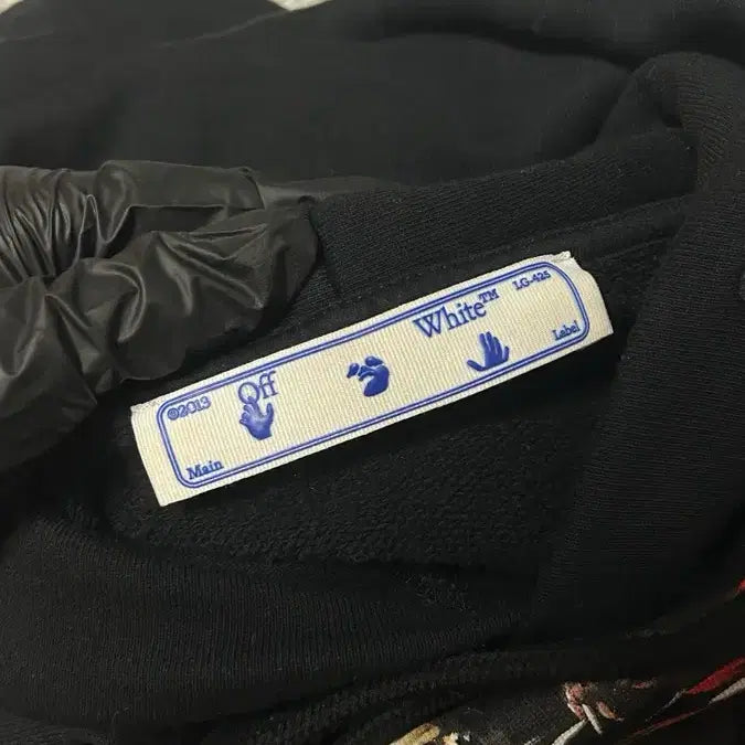 [SOLD OUT] [S size] 오프화이트 카라바조 후드티 블랙