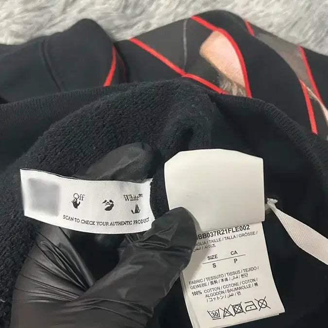 [SOLD OUT] [S size] 오프화이트 카라바조 후드티 블랙