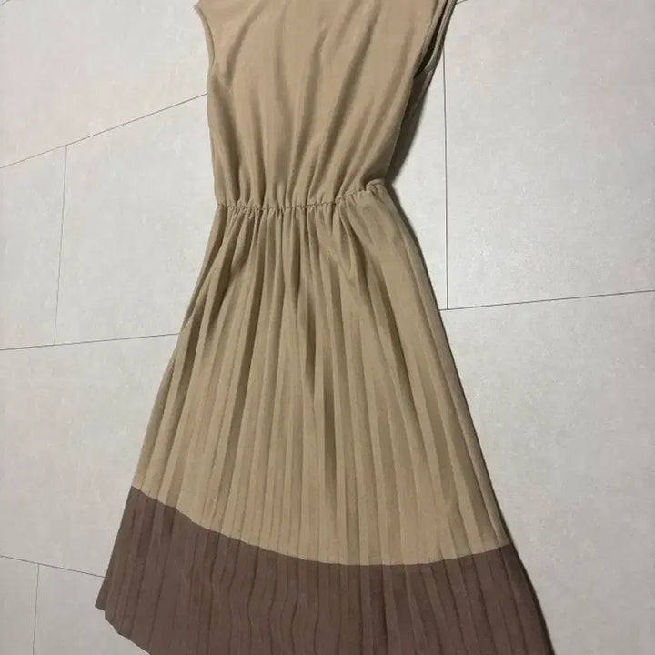 [BUNJANG] ZARA Beige/Brown Pleated Dress / 자라 베이지/브라운 플리츠 원피스