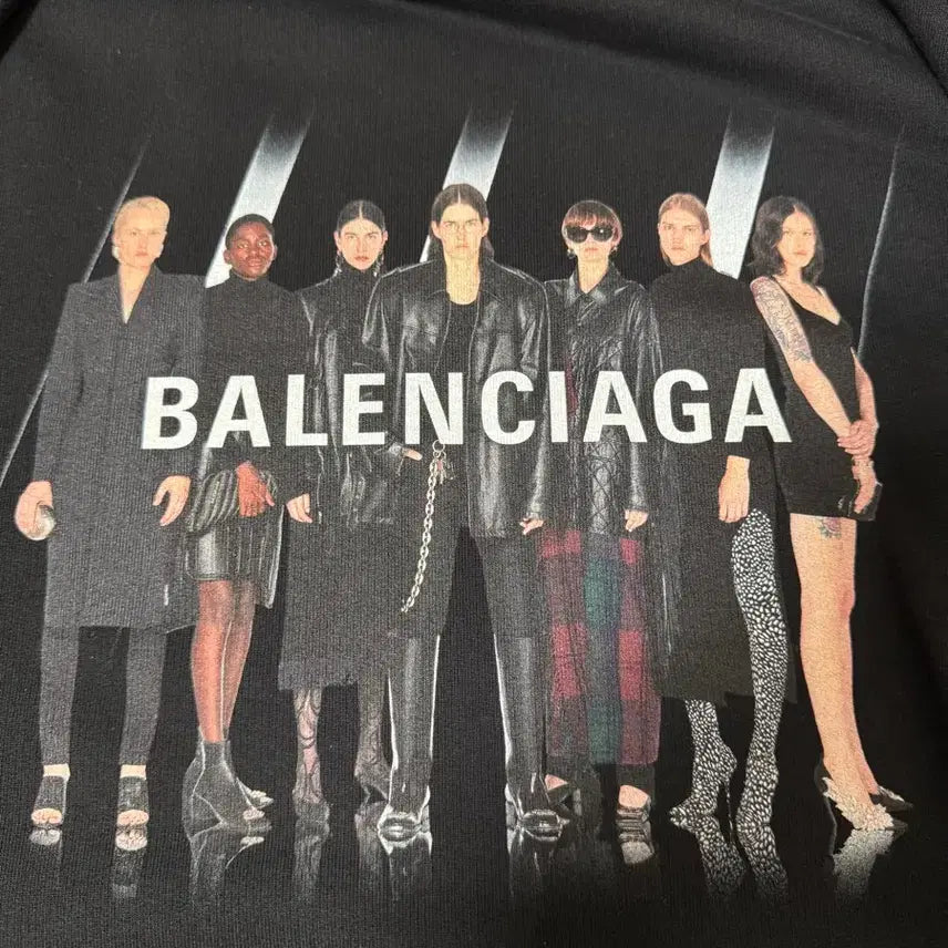 [SOLD OUT] [xs] 발렌시아가 아트워크 리얼 로고 후드