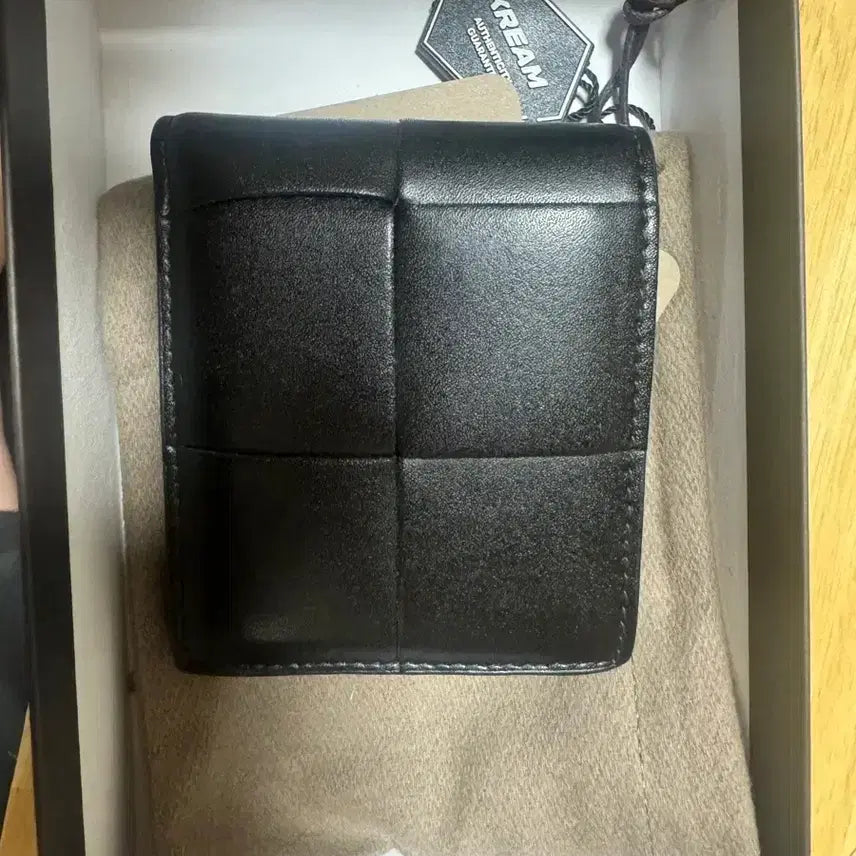 [BUNJANG] Bottega Veneta Bi-fold Wallet Black / 보테가베네타 바이폴드 반지갑 블랙