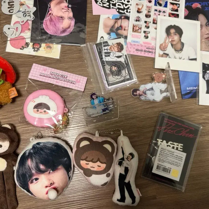 [BUNJANG] NCT Haechan Long Hyogi Keyring, Pin Button, Sticker Bundle Set / 엔시티 해찬 인형 롱효기 키링 핀버튼 스티커 비공굿 일괄 양도