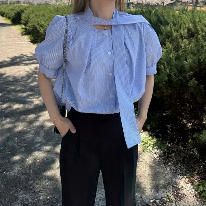 [BUNJANG] Striped Tie Puff Sleeve Blouse / 스트라이프 타이 퍼프 반팔 블라우스 하객룩 출근룩 에이블리 지그재그