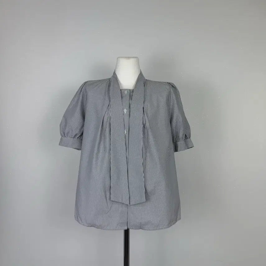[BUNJANG] Striped Tie Puff Sleeve Blouse / 스트라이프 타이 퍼프 반팔 블라우스 하객룩 출근룩 에이블리 지그재그
