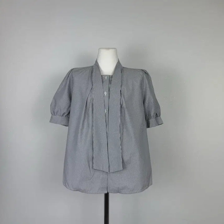 [BUNJANG] Striped Tie Puff Sleeve Blouse / 스트라이프 타이 퍼프 반팔 블라우스 하객룩 출근룩 에이블리 지그재그
