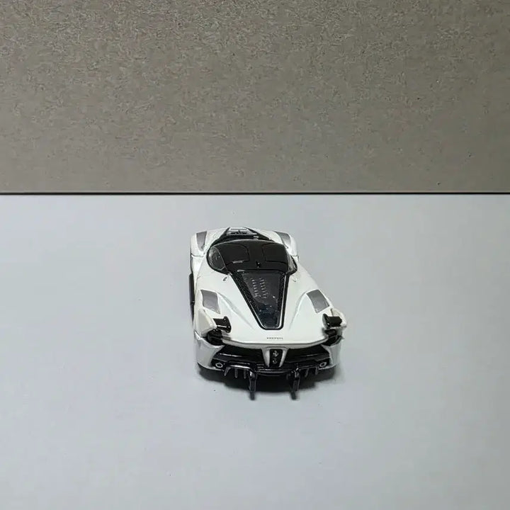 [SOLD OUT] 할인 1/64 다이캐스트 토미카 프리미엄 페라리 FXXK 2종