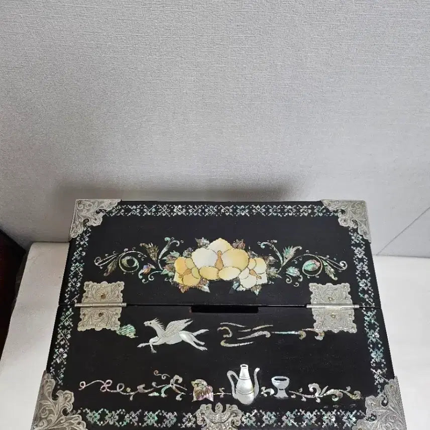 [BUNJANG] 옛날 나전칠기 자개 돈궤 극희귀 돈궤 고가구 / 옛날 나전칠기 자개 돈궤 극희귀 돈궤 고가구