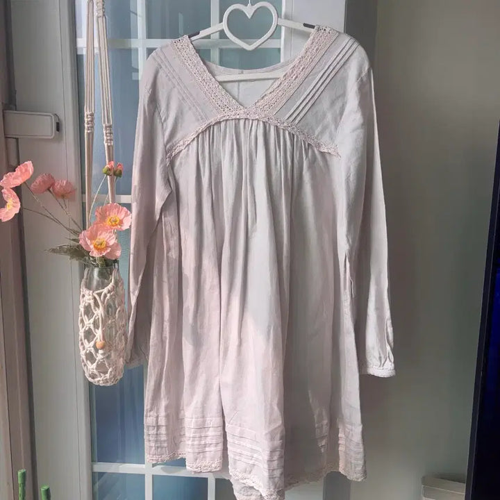 [BUNJANG] Vintage V-Neck Lace Mori-Girl Layered Blouse / [빈티지] 브이넥 레이스 모리걸 레이어드 블라우스 - 옷장정리