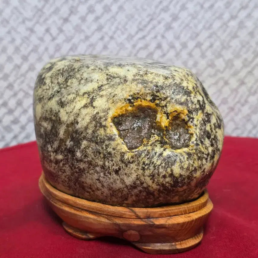 [BUNJANG] Misari White Tiger Hide Muryeong Stone with Premium Wood Stand / 미사리 / 백호피 무령