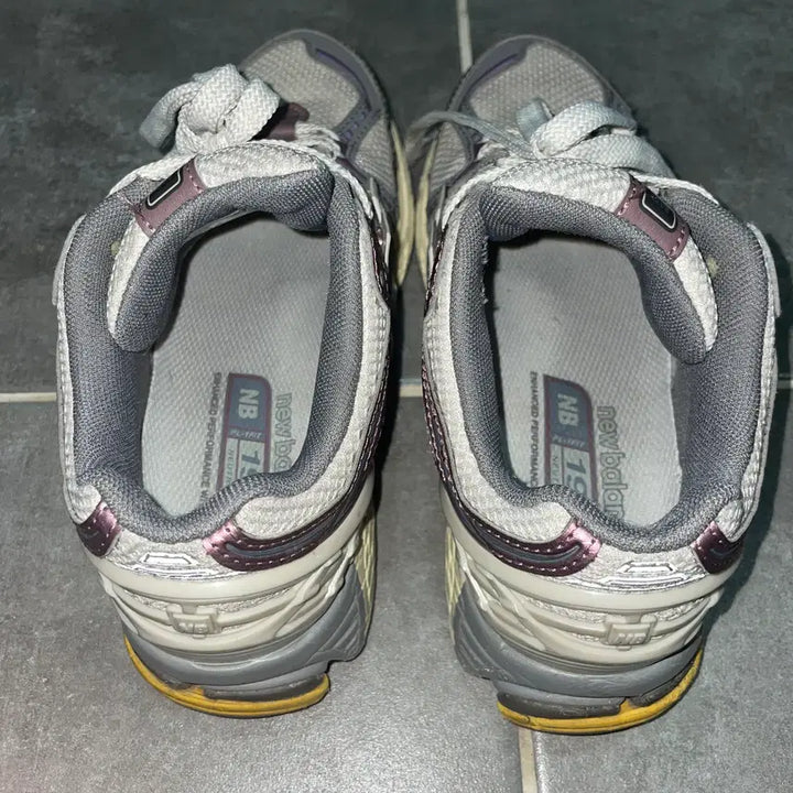 [BUNJANG] New Balance M1906RRA / [뉴발란스] M1906RRA (220)