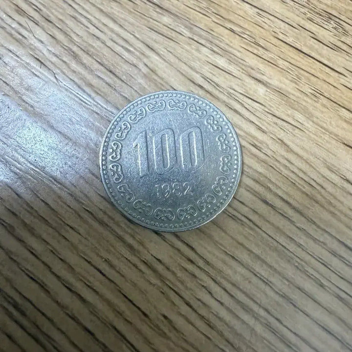 [BUNJANG] 1982 Korean 100 Won Coin / 1982년100원동전