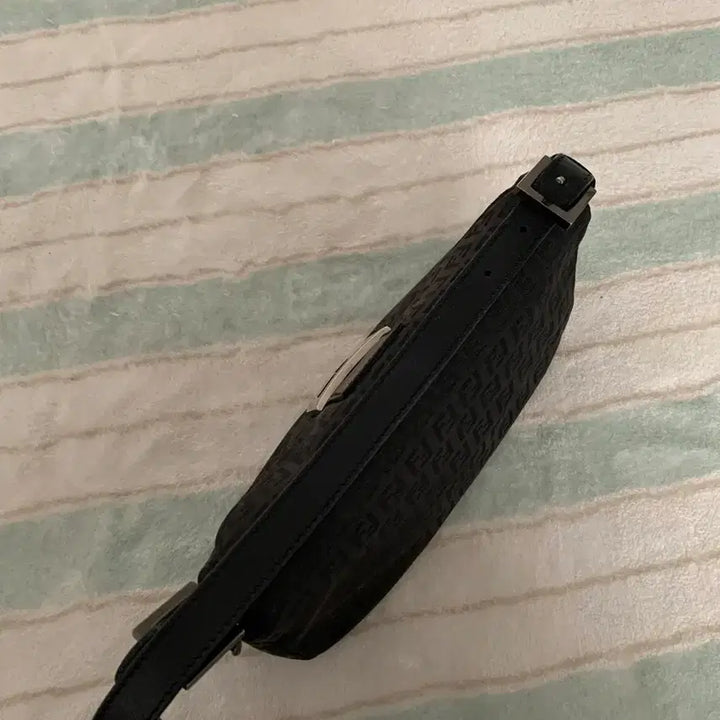 [SOLD OUT] 펜디 블랙 바게트백 정품