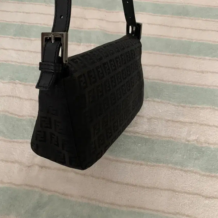 [SOLD OUT] 펜디 블랙 바게트백 정품