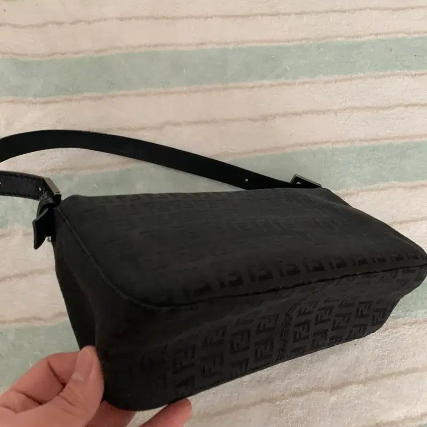 [SOLD OUT] 펜디 블랙 바게트백 정품