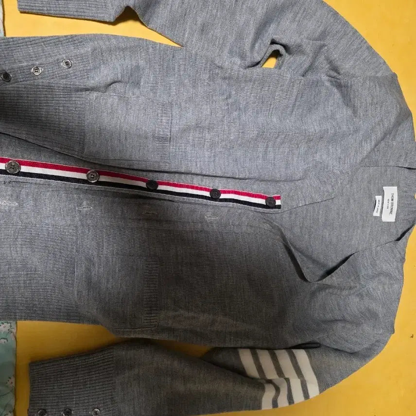 [SOLD OUT] 톰브라운 회색가디건 105
