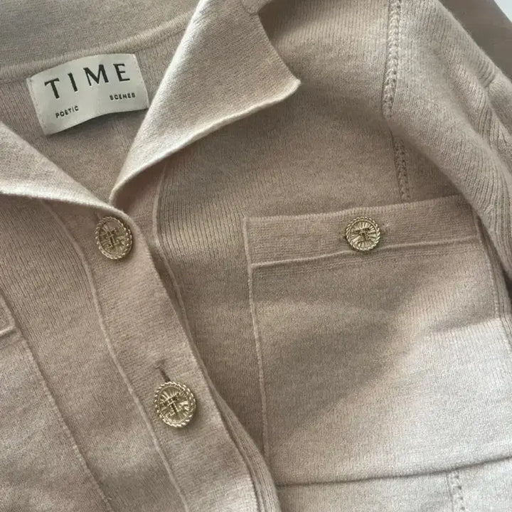 [BUNJANG] TIME (by Hansemm) Cream Ivory Wool 100% Cardigan with Kara Button and Punching Detail / 한섬 타임 TIME 카라 버튼 니트 모100 가디건 크림아이보리 펀칭