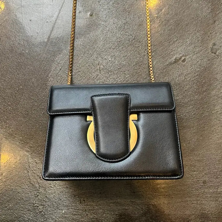 [BUNJANG] Salvatore Ferragamo Leather Chain Shoulder Bag / 페라가모 레더 체인 숄더백(정품)