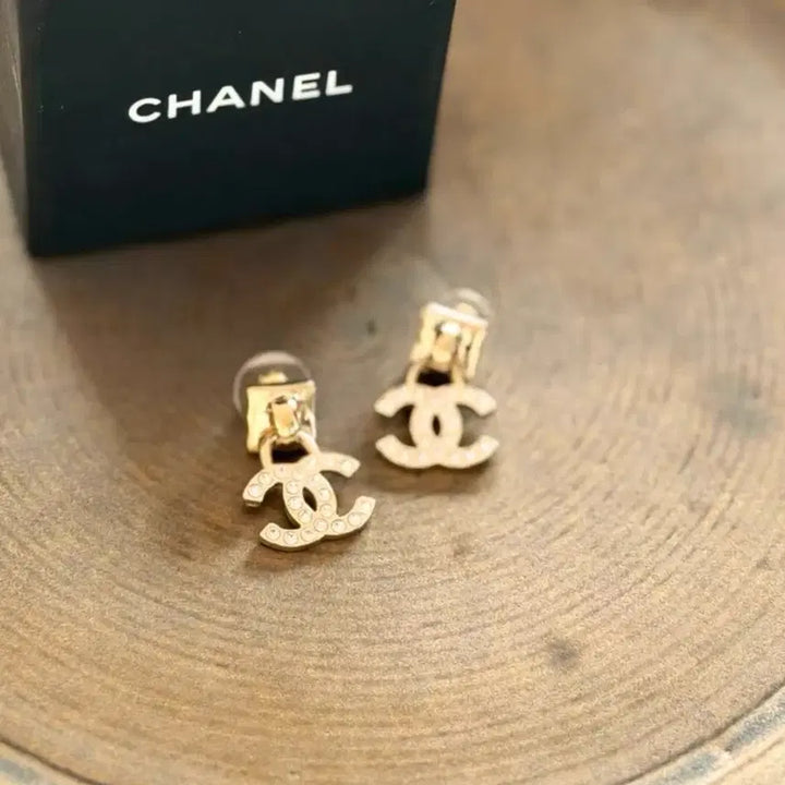 [BUNJANG] Chanel CC Logo Drop Earrings / 샤넬 골드 CC 로고 드롭 귀걸이