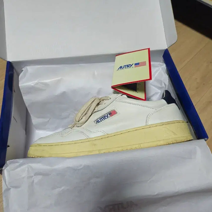 [BUNJANG] Autry Medalist Sneakers / 오트리 메달리스트 44 280~285