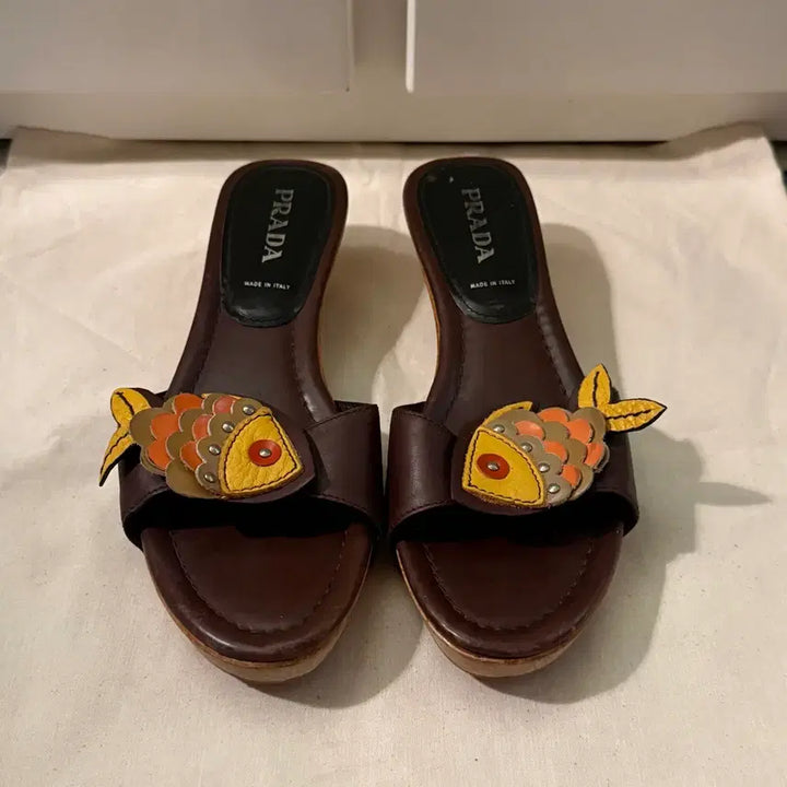 [BUNJANG] Prada Fish Wood Mule Sandals / 프라다 피쉬 우드 뮬 샌들