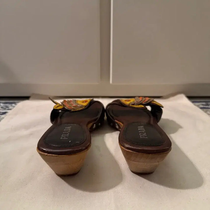 [BUNJANG] Prada Fish Wood Mule Sandals / 프라다 피쉬 우드 뮬 샌들