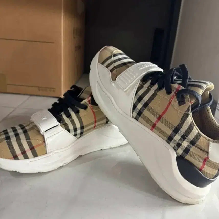 [SOLD OUT] 버버리 체크 스니커즈 운동화280