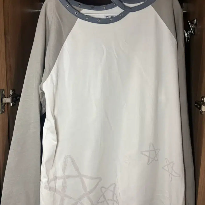 [BUNJANG] Tuomio Cut Out Star Long Sleeve (White, Size 2) / 뚜오미오 컷 아웃 스타 롱 슬리브(화이트 /사이즈 2)