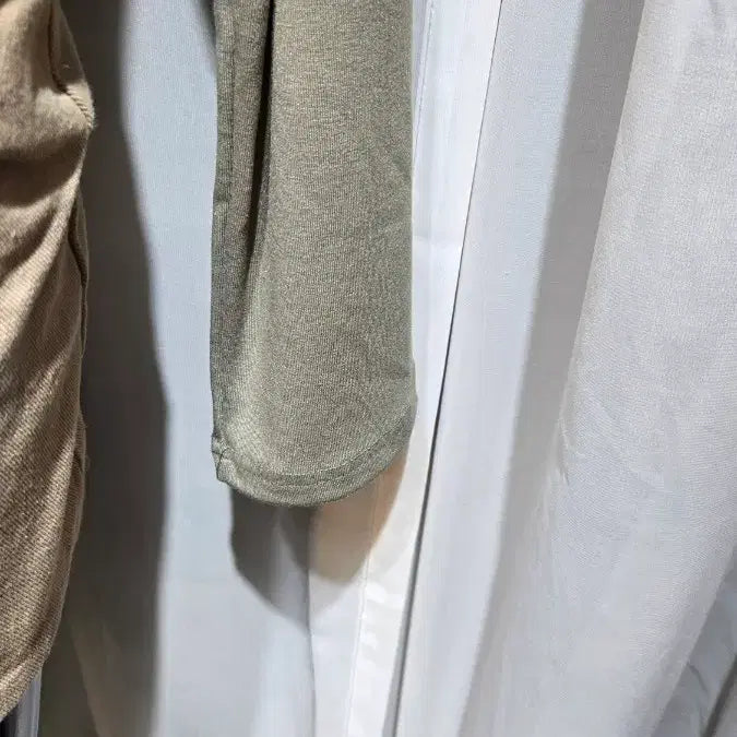 [BUNJANG] Unbranded Henley Neck Wide Sleeve Top / 허리라인 헨리넥 앞버튼 소매 와이드 카키 긴팔