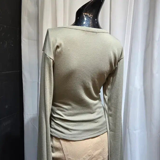 [BUNJANG] Unbranded Henley Neck Wide Sleeve Top / 허리라인 헨리넥 앞버튼 소매 와이드 카키 긴팔