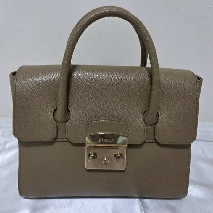 [BUNJANG] FURLA Metropolis Top Handle Tote Bag / FURLA 훌라 메트로폴리스  탑핸들 카키