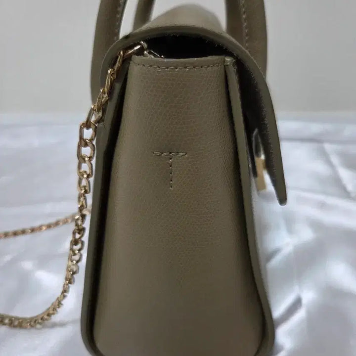 [BUNJANG] FURLA Metropolis Top Handle Tote Bag / FURLA 훌라 메트로폴리스  탑핸들 카키