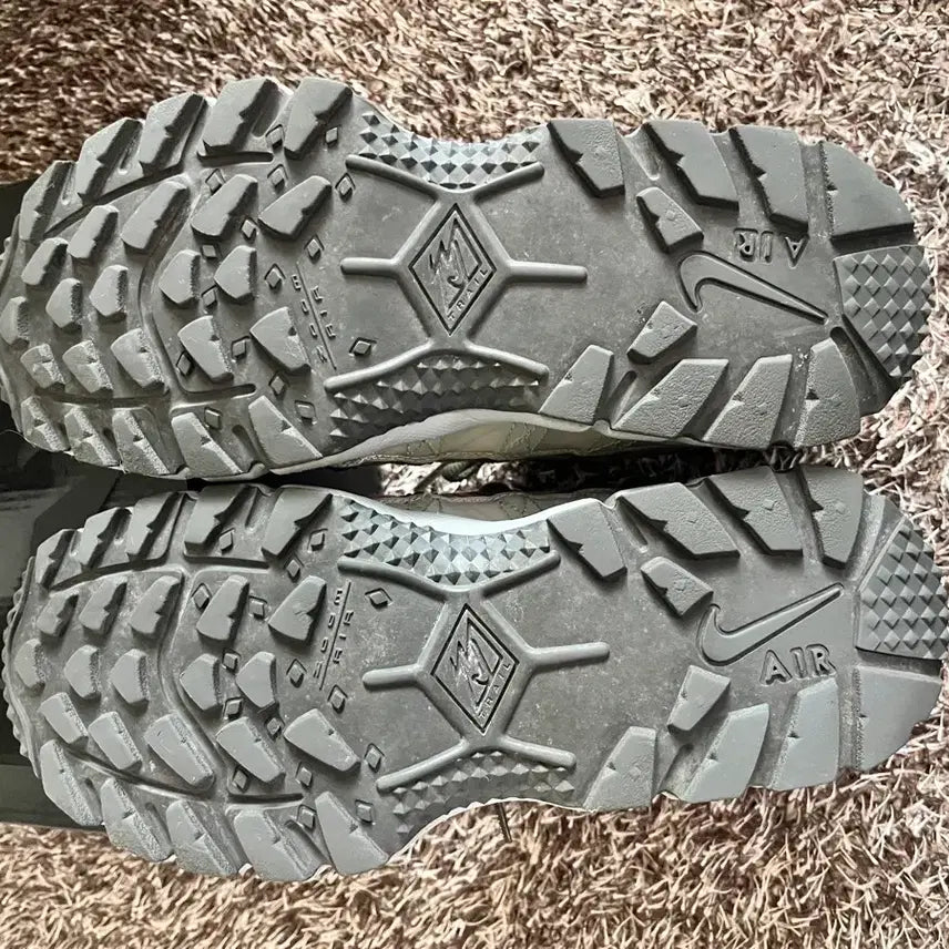 [BUNJANG] Nike Air Humara 17 Premium Sneakers / [255] 나이키 에어 휴마라 17 프리미엄