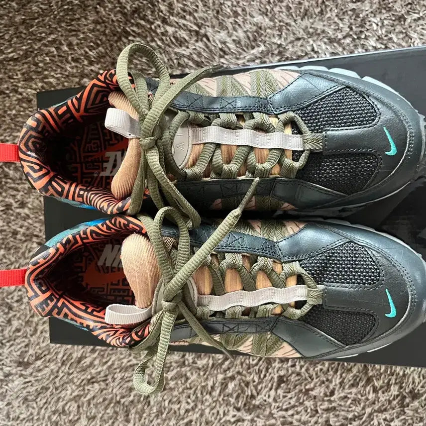 [BUNJANG] Nike Air Humara 17 Premium Sneakers / [255] 나이키 에어 휴마라 17 프리미엄