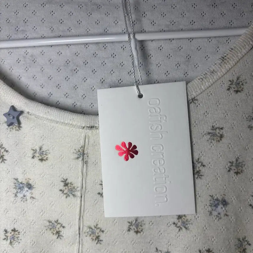 [BUNJANG] Offish Floral Long Sleeve Top (Cream) / 오피쉬 플로럴 턱 롱 슬리브(크림)