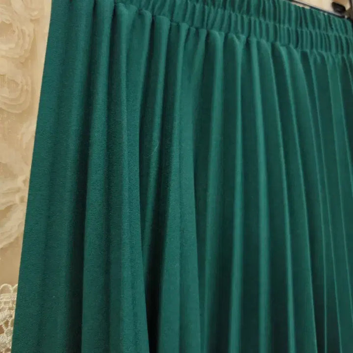 [BUNJANG] Asymmetrical Green Pleated Long Skirt / 언발란스 그린 플리츠 롱 스커트