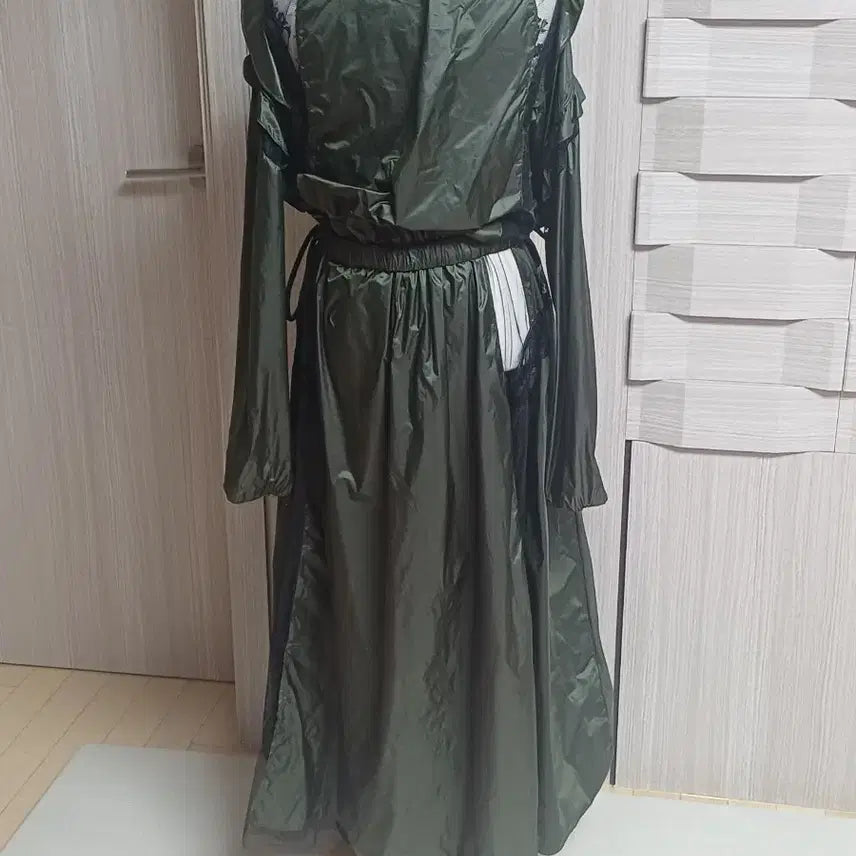 [BUNJANG] Khaki Long Dress with Lace Detail / 카키색 롱 원피스 레이스 디테일
