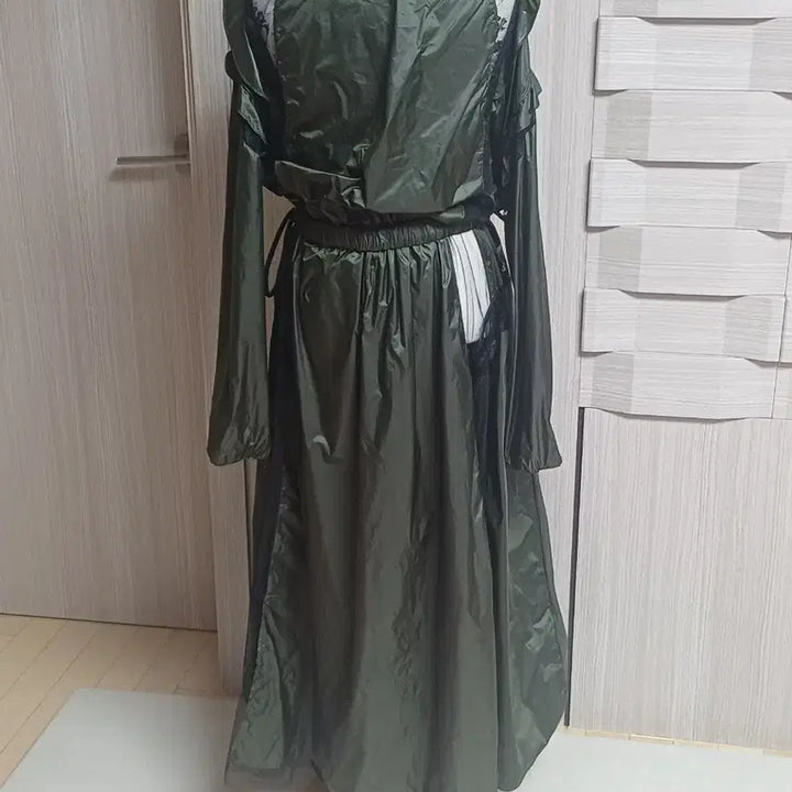 [BUNJANG] Khaki Long Dress with Lace Detail / 카키색 롱 원피스 레이스 디테일