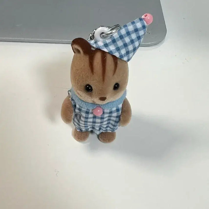 [BUNJANG] Sylvanian Families Walnut Squirrel Pajama Keychain / 실바니안 호두다람쥐 파자마 키링