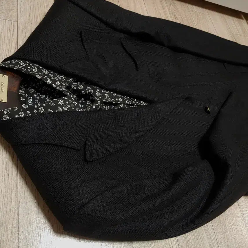 [SOLD OUT] 톰포드 블랙 플라워셔츠