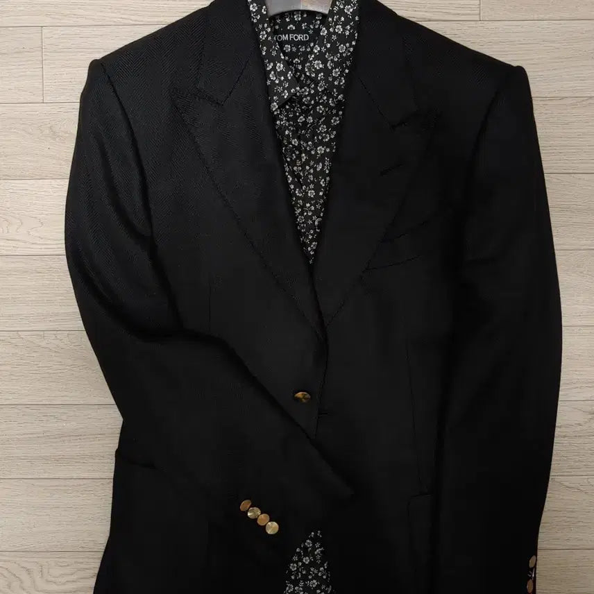 [SOLD OUT] 톰포드 블랙 플라워셔츠