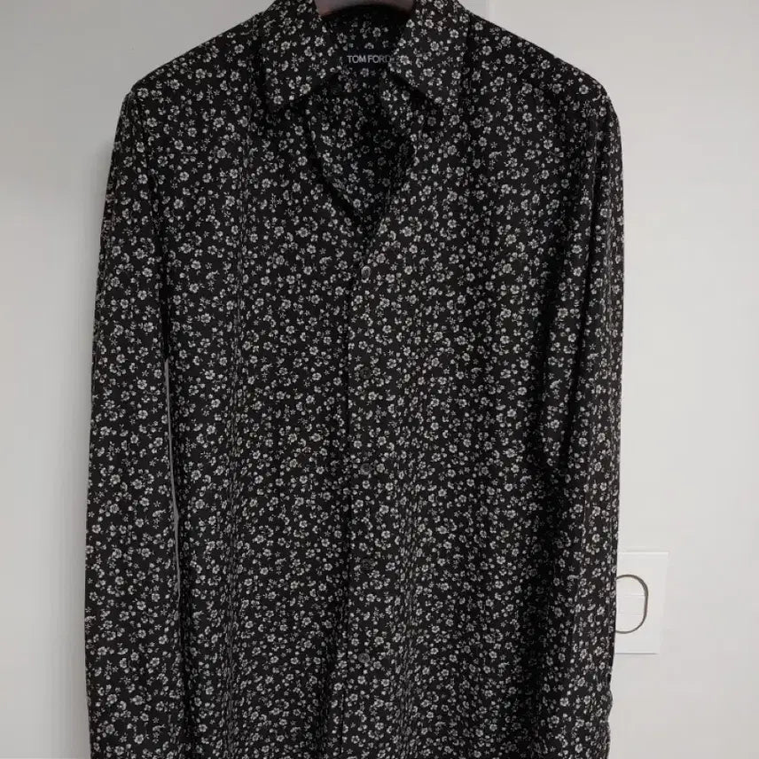 [SOLD OUT] 톰포드 블랙 플라워셔츠