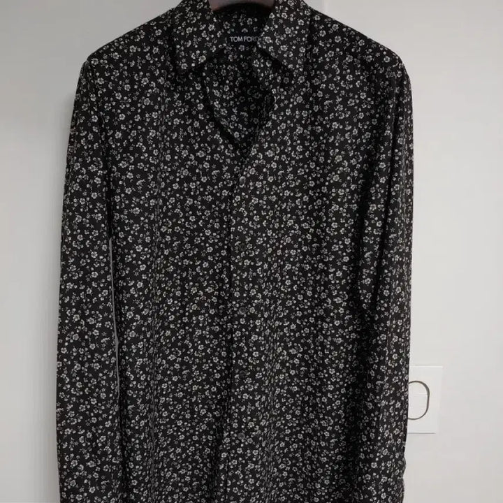 [SOLD OUT] 톰포드 블랙 플라워셔츠